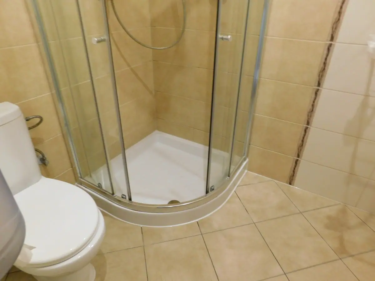 Kúpeľňa so sprchovacím kútom