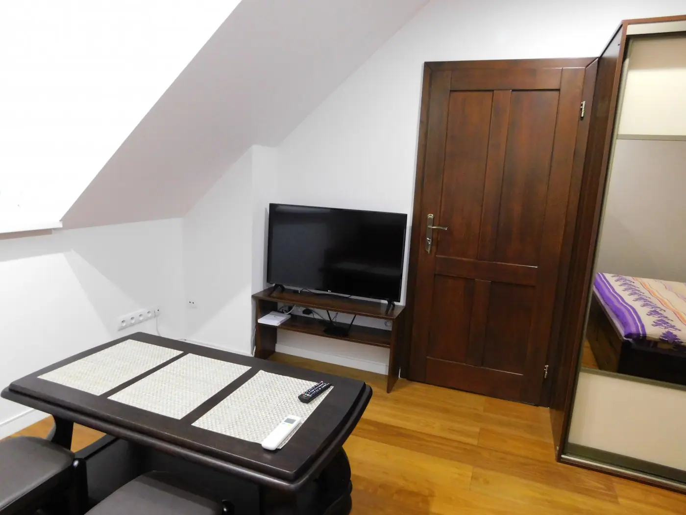 Apartmán č. 3 – televízor v spálni